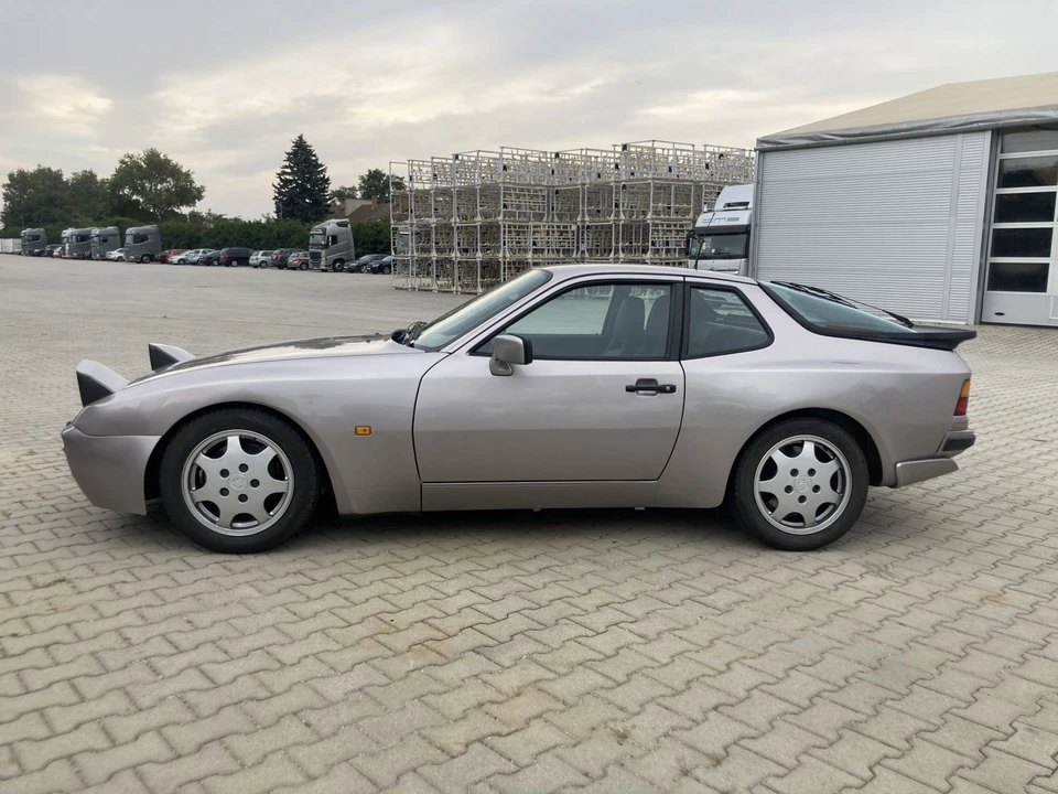 1988 Porsche 944 Turbo - Image 11 of 31