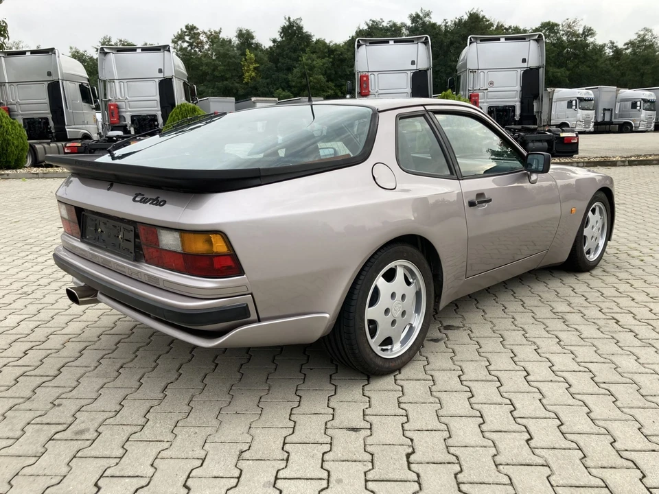 1988 Porsche 944 Turbo - Image 8 of 31
