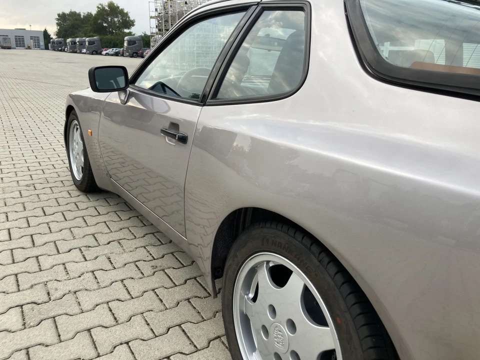 1988 Porsche 944 Turbo - Image 25 of 31