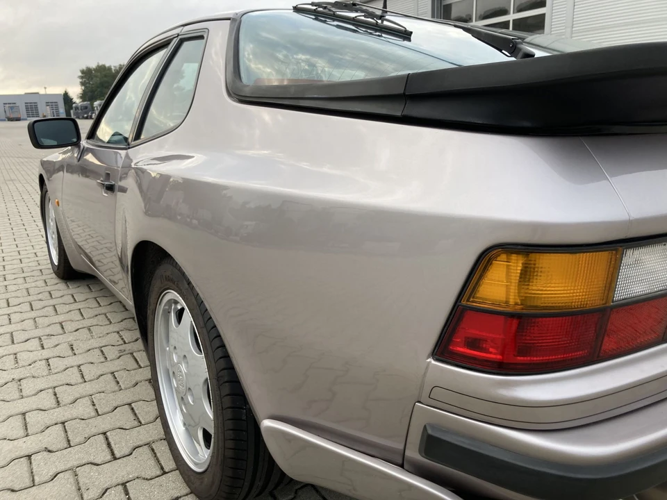 1988 Porsche 944 Turbo - Image 26 of 31