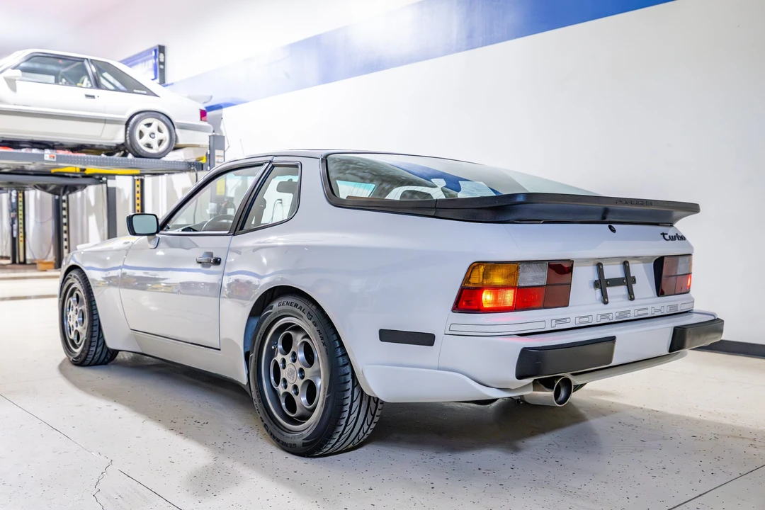 1988 Porsche 944 Turbo - Image 28 of 31