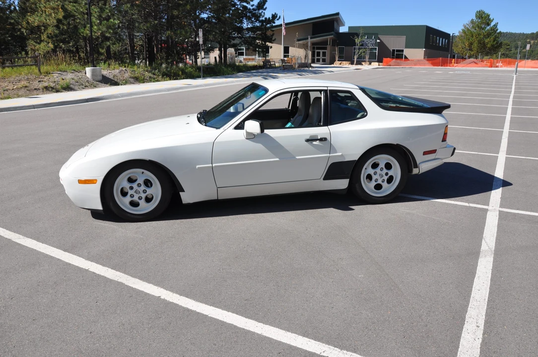 1988 Porsche 944 Turbo - Image 9 of 31