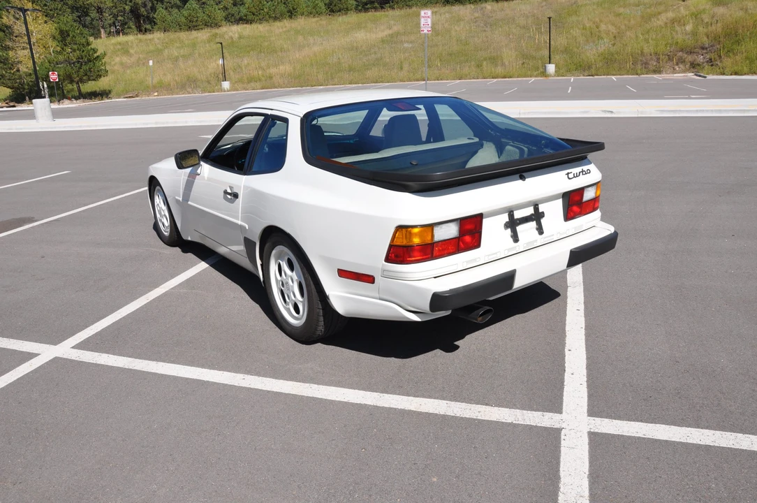 1988 Porsche 944 Turbo - Image 17 of 31