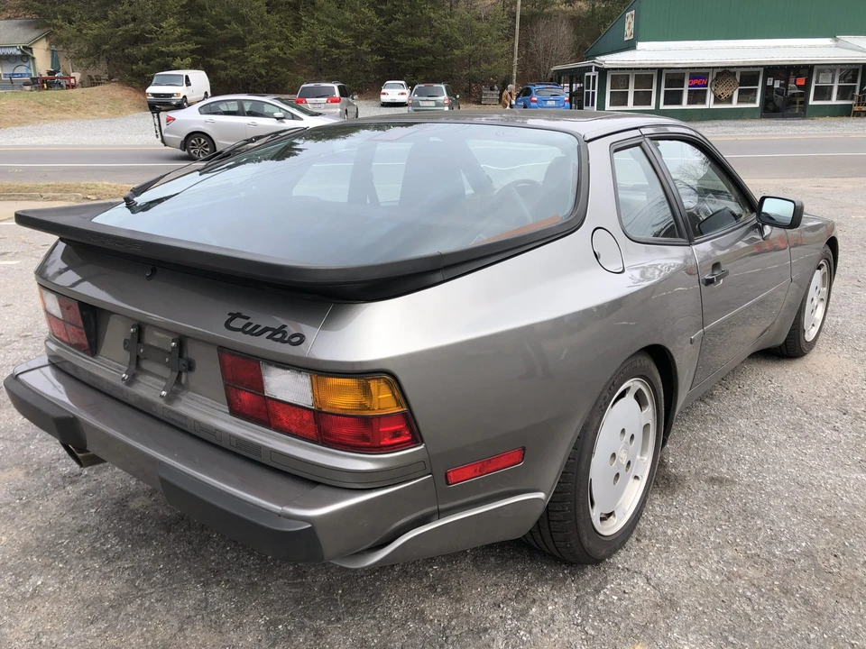 1988 Porsche 944 Turbo - Image 17 of 31