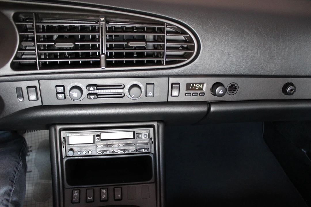 1988 Porsche 944 - Image 28 of 31
