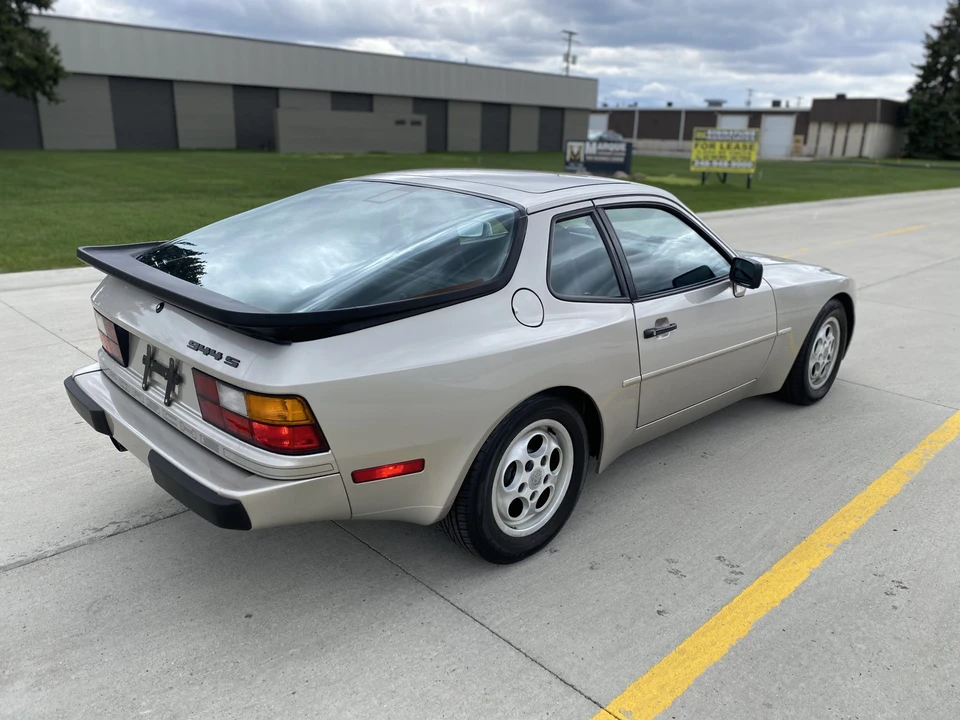 1988 Porsche 944 S - Image 6 of 31
