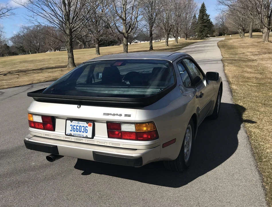 1988 Porsche 944 S - Image 16 of 31