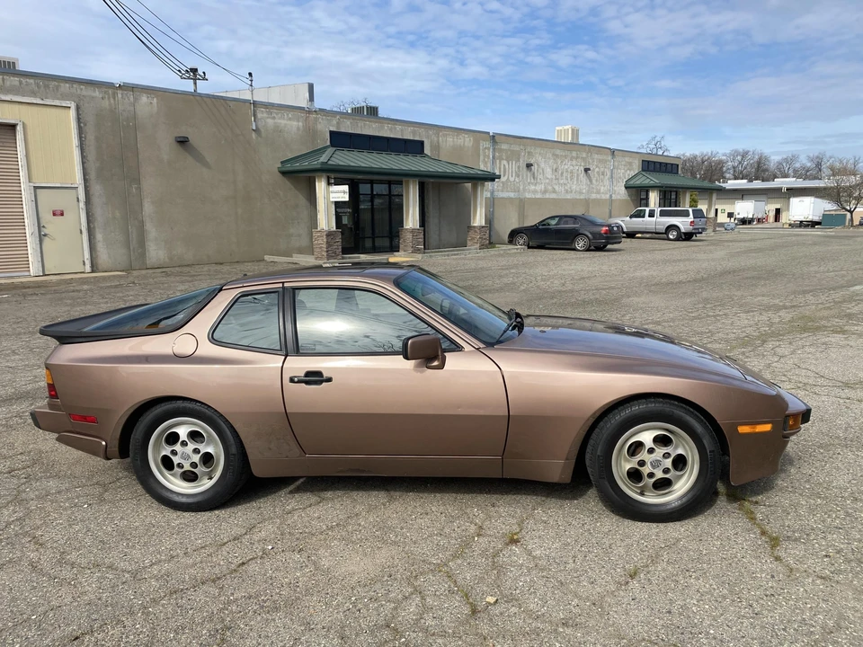 1988 Porsche 944 S - Image 9 of 31