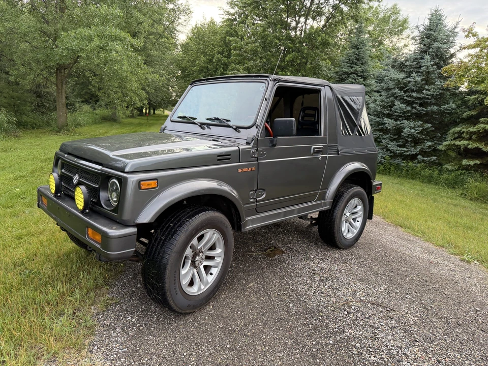 1988 Suzuki - Image 2 of 31
