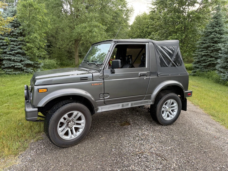 1988 Suzuki - Image 4 of 31