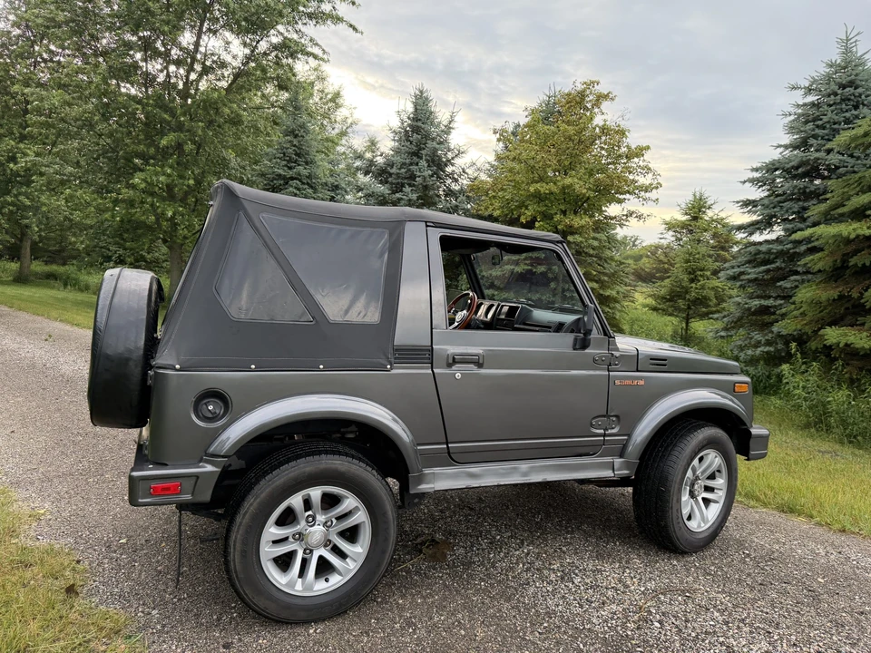 1988 Suzuki - Image 23 of 31