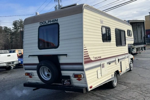 1988 Toyota Dolphin - Image 2 of 8