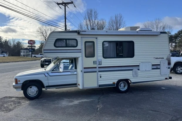 1988 Toyota Dolphin - Image 3 of 8