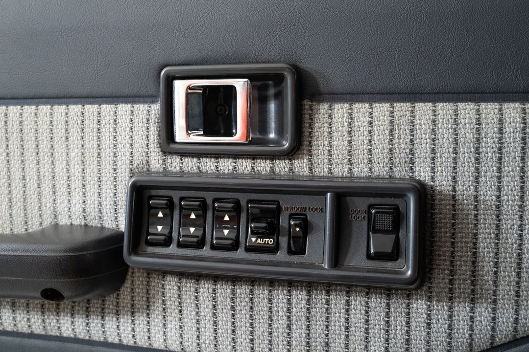 1988 Toyota J60 Land Cruiser - Image 26 of 31