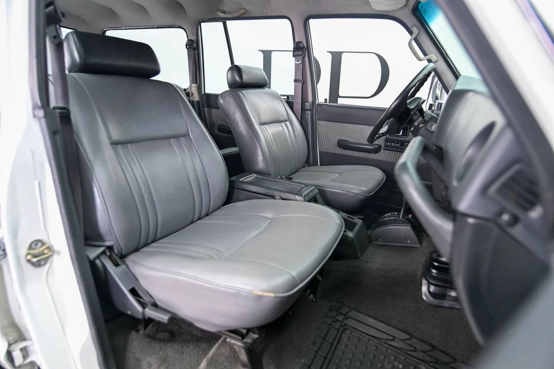 1988 Toyota J60 Land Cruiser - Image 17 of 24