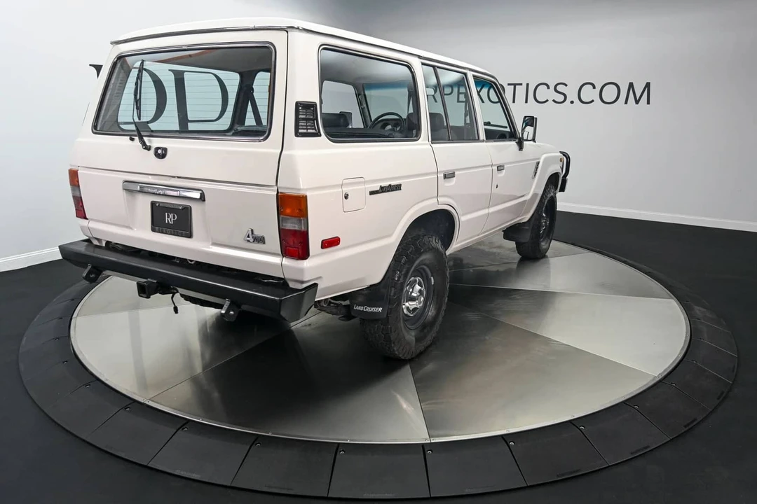 1988 Toyota J60 Land Cruiser - Image 9 of 24