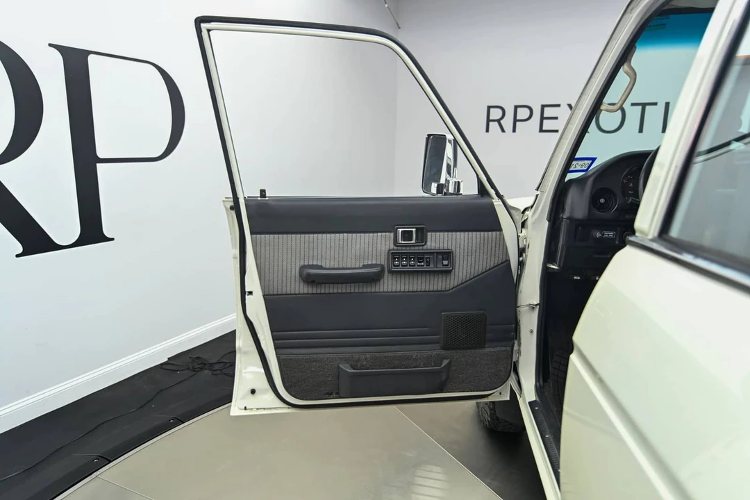 1988 Toyota J60 Land Cruiser - Image 16 of 24