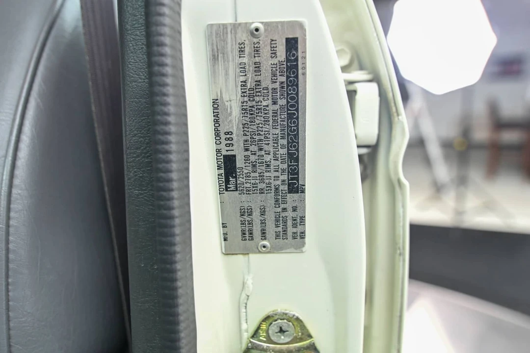 1988 Toyota J60 Land Cruiser - Image 22 of 24