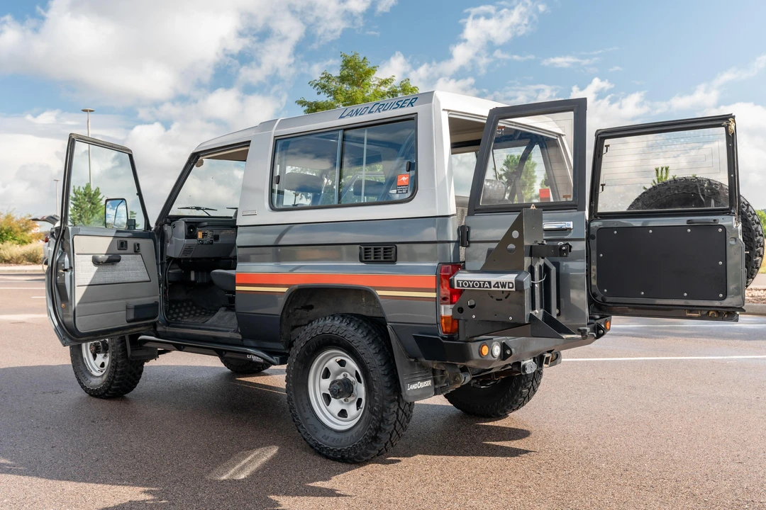 1988 Toyota J70 Land Cruiser - Image 15 of 31