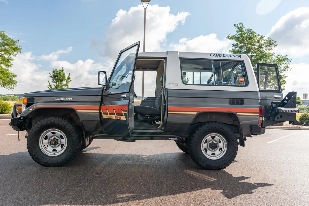 1988 Toyota J70 Land Cruiser - Image 13 of 31