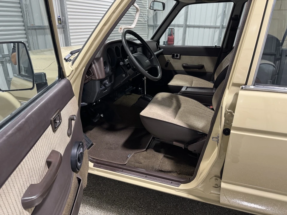 1988 Toyota J60 Land Cruiser - Image 10 of 21