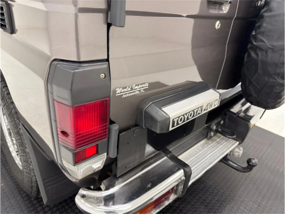 1988 Toyota J60 Land Cruiser - Image 21 of 31