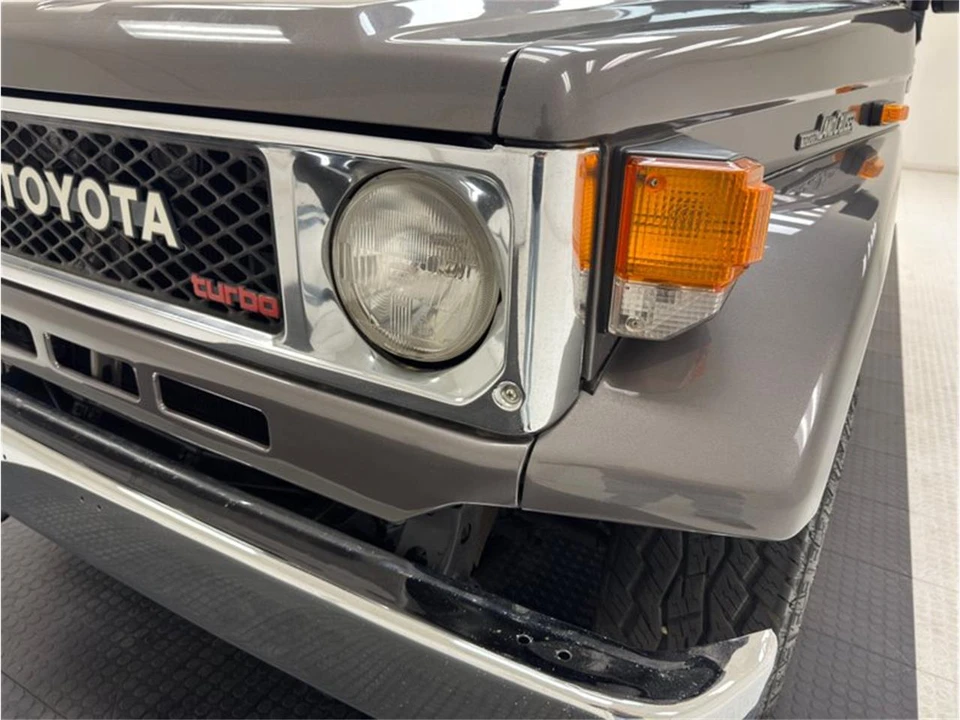 1988 Toyota J60 Land Cruiser - Image 10 of 31