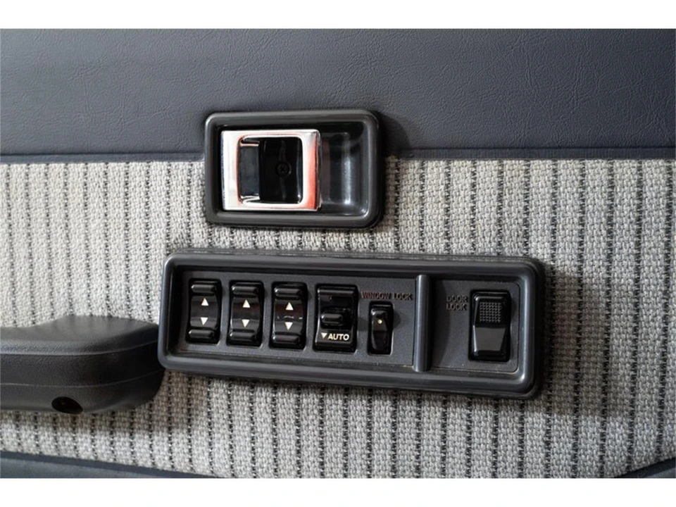 1988 Toyota J60 Land Cruiser - Image 24 of 31