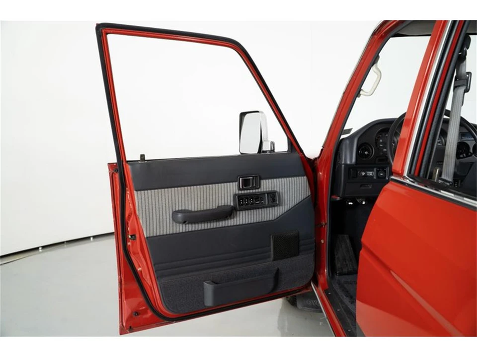 1988 Toyota J60 Land Cruiser - Image 13 of 31