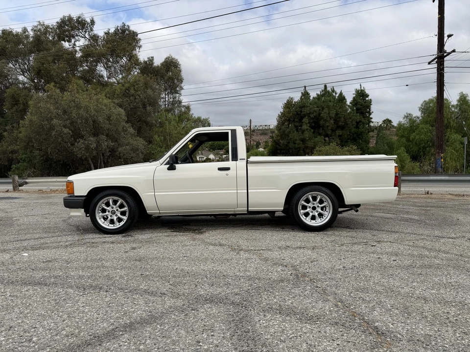 1988 Toyota Hilux 4th Gen - Image 13 of 31