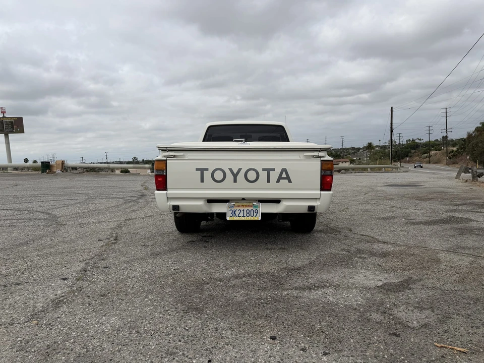 1988 Toyota Hilux 4th Gen - Image 10 of 31
