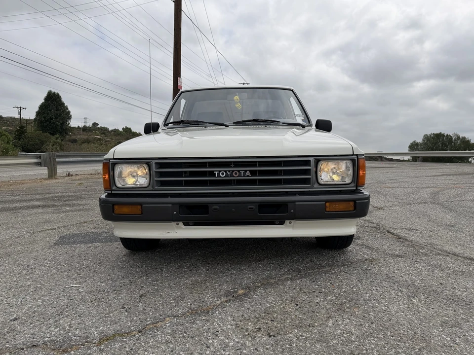 1988 Toyota Hilux 4th Gen - Image 3 of 31