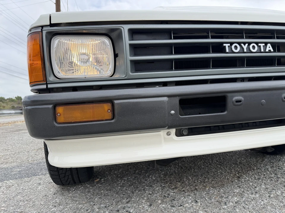 1988 Toyota Hilux 4th Gen - Image 19 of 31