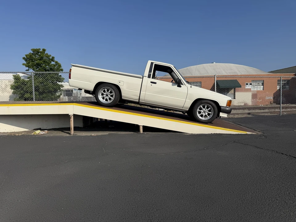 1988 Toyota Hilux 4th Gen - Image 14 of 31