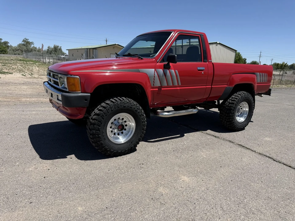 1988 Toyota Hilux 4th Gen - Image 9 of 31