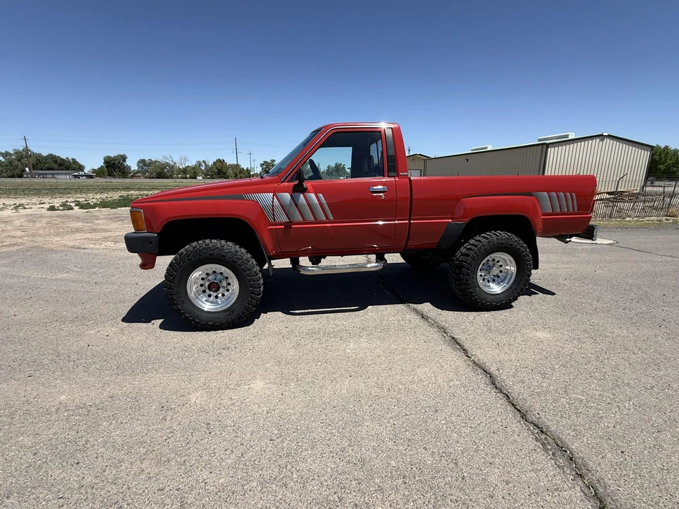 1988 Toyota Hilux 4th Gen - Image 13 of 31