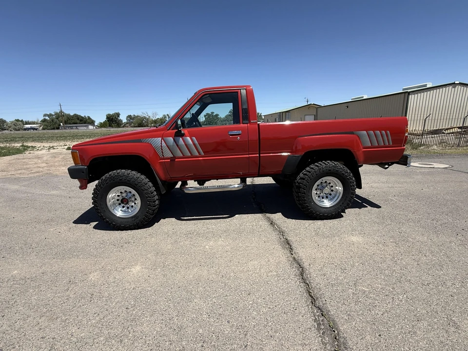1988 Toyota Hilux 4th Gen - Image 16 of 31