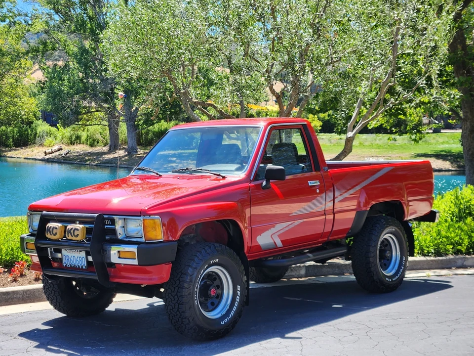 1988 Toyota Hilux 4th Gen - Image 11 of 31
