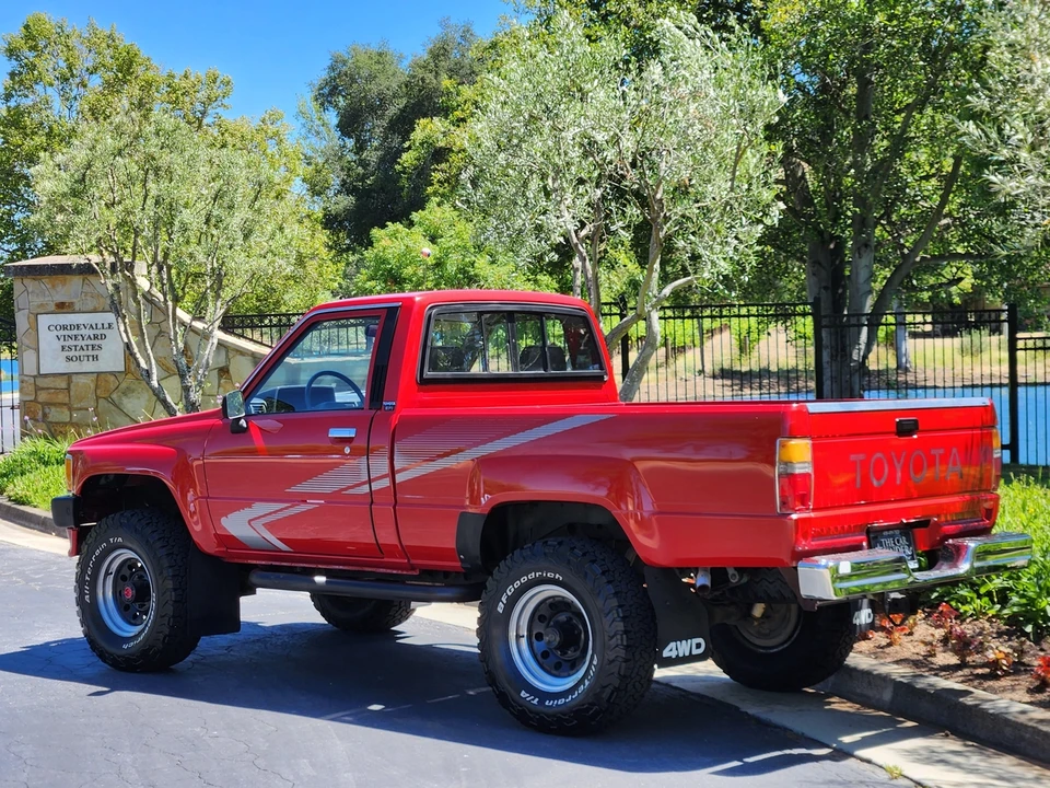 1988 Toyota Hilux 4th Gen - Image 14 of 31
