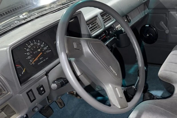 1988 Toyota Hilux 4th Gen - Image 5 of 7