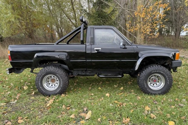 1988 Toyota Hilux 4th Gen - Image 3 of 7