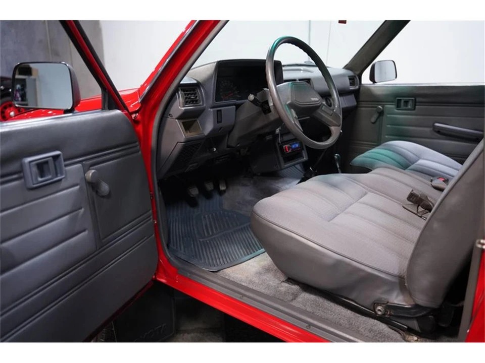 1988 Toyota Hilux 4th Gen - Image 4 of 31