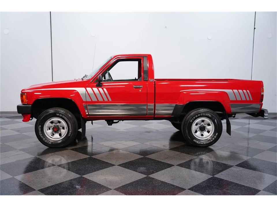 1988 Toyota Hilux 4th Gen - Image 2 of 31