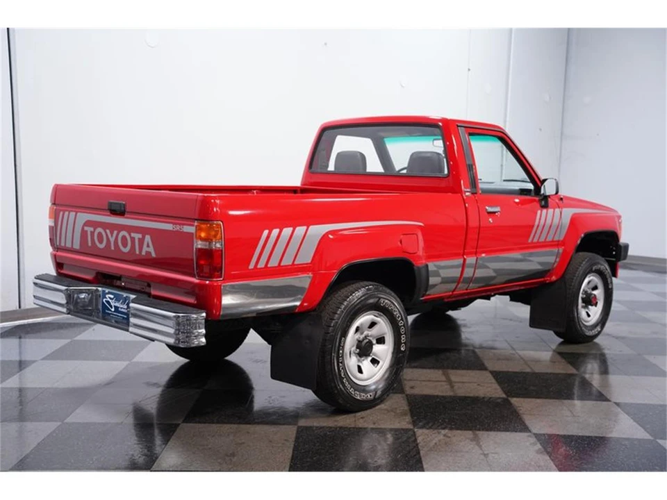 1988 Toyota Hilux 4th Gen - Image 12 of 31