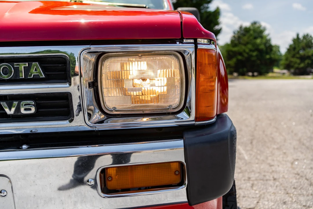 1988 Toyota Hilux 4th Gen - Image 13 of 31