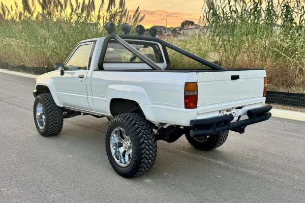 1988 Toyota Hilux 4th Gen - Image 2 of 7