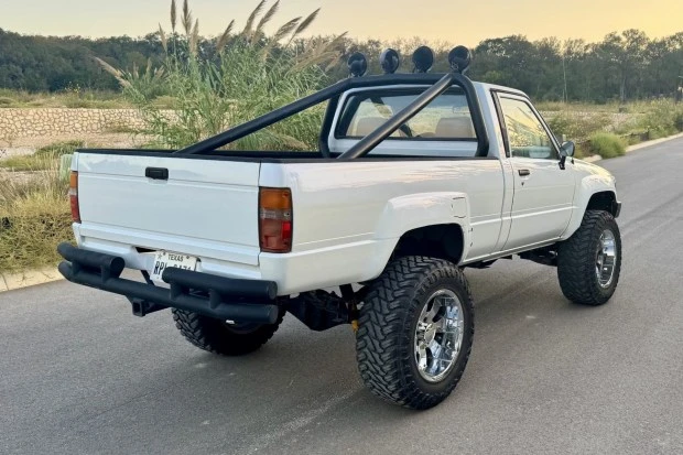 1988 Toyota Hilux 4th Gen - Image 3 of 7