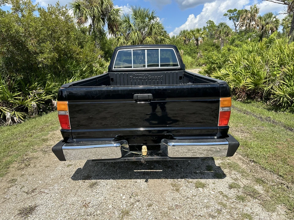 1988 Toyota Hilux 4th Gen - Image 8 of 31