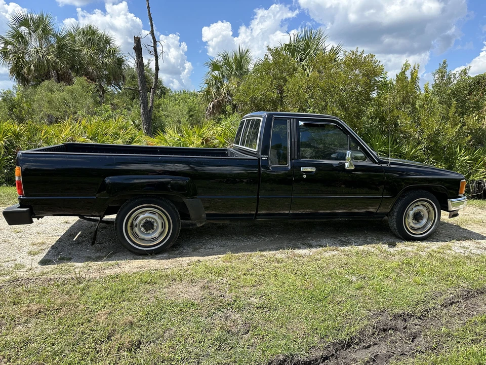 1988 Toyota Hilux 4th Gen - Image 9 of 31