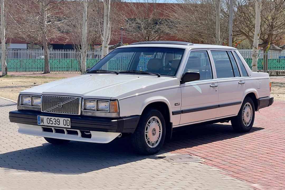 1988 Volvo 740 - Image 2 of 31